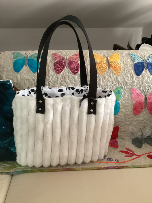 Cabas en fourrure blanche avec ances cuir